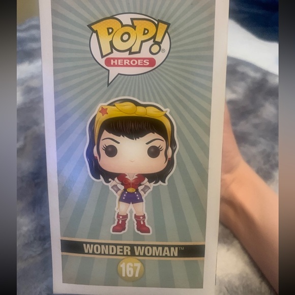 Funko Pop 167 DC Comics Bombshells Wonder Woman Holiday version - Picture 2 of 6